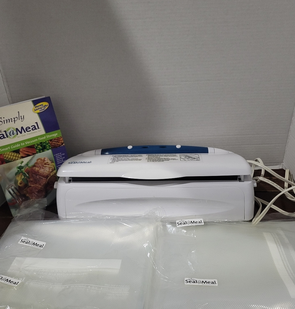 Rival Seal a Meal Vacuum Food Sealer Model VS100 Plus Sealer Saver Bags VGPOC